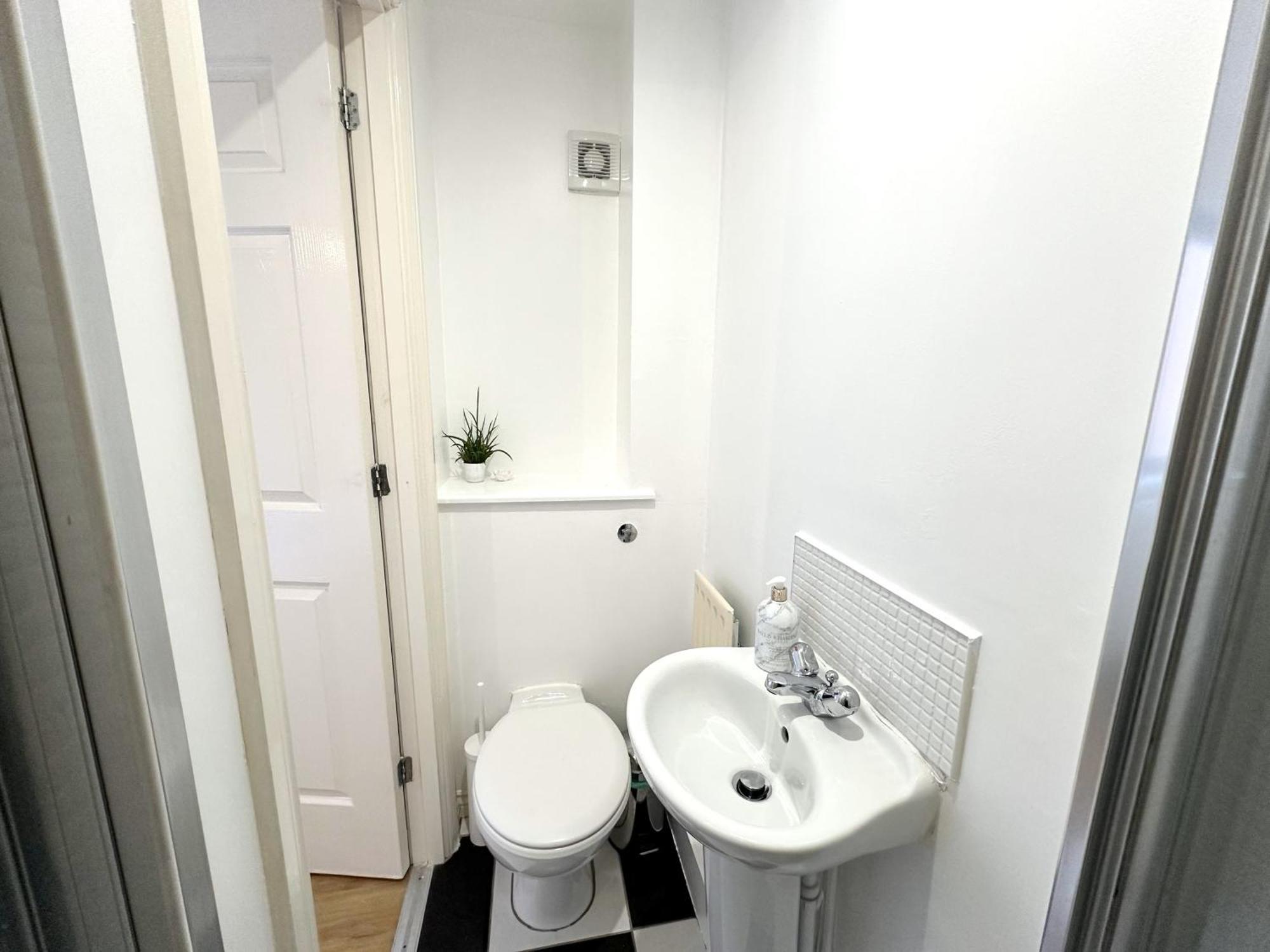 Private Room With En-Suite And Parking In Shared Flat Glasgow Exterior photo